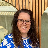 Birgit Unsin ist zuständig für Goldschmuck, Schmuckbewertung, Goldankauf Bad Wörishofen.